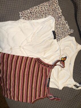 (4) bundle of four brandy melville tanks